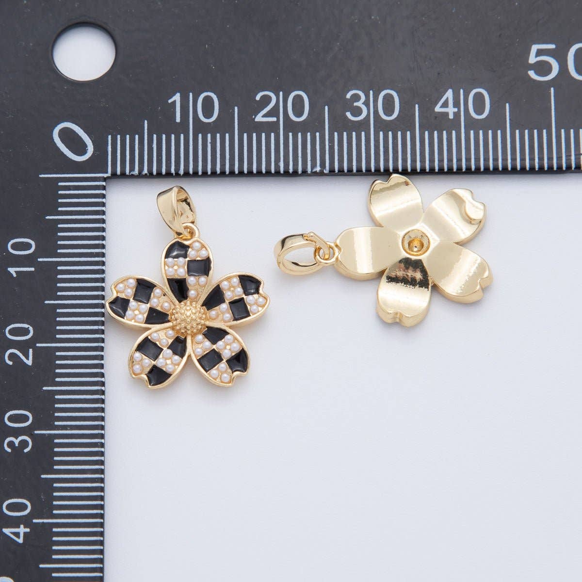 18K Gold Filled Shell Pearl Checkered Flower Pendant | AH763