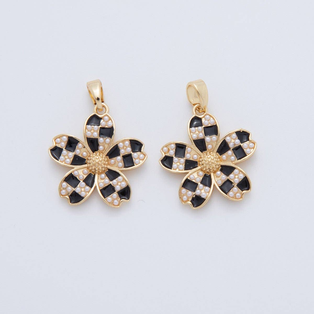 18K Gold Filled Shell Pearl Checkered Flower Pendant | AH763
